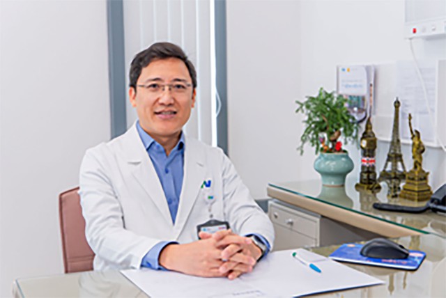 B&aacute;c sĩ Đặng Đ&igrave;nh Minh Thanh: Người đưa &lsquo;b&agrave;n tay robot&rsquo; chạm đến những ca mổ kh&oacute;  - Ảnh 1.