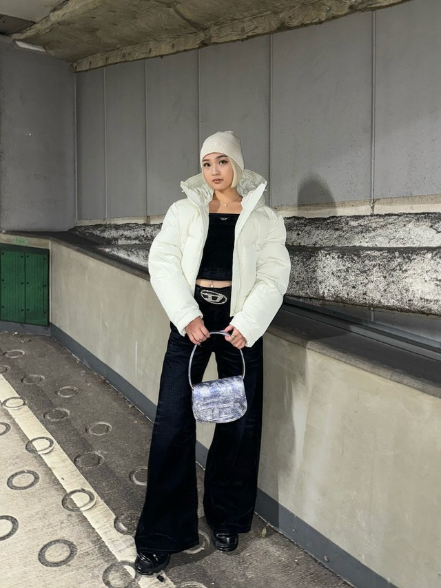 Giữ ấm mà vẫn thời thượng với bộ đôi áo phao và mũ len Giữ ấm mà vẫn thời thượng với bộ đôi áo phao và mũ len- Ảnh 1.