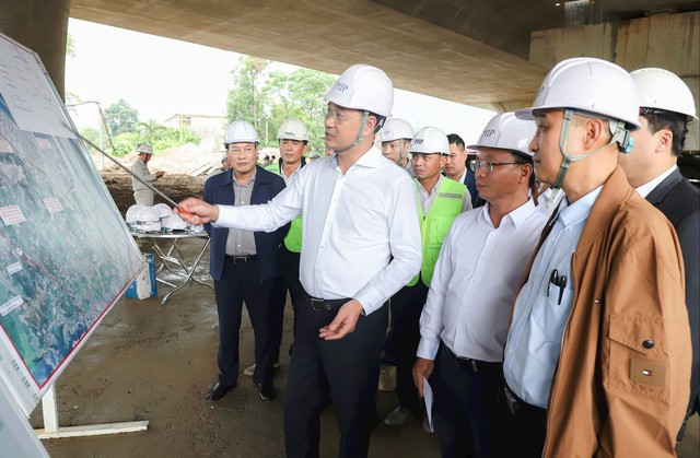 B&iacute; thư Đ&agrave; Nẵng: 'Đồng h&agrave;nh nhưng kh&ocirc;ng bu&ocirc;ng lỏng, hỗ trợ nhưng kh&ocirc;ng dung t&uacute;ng'- Ảnh 3.