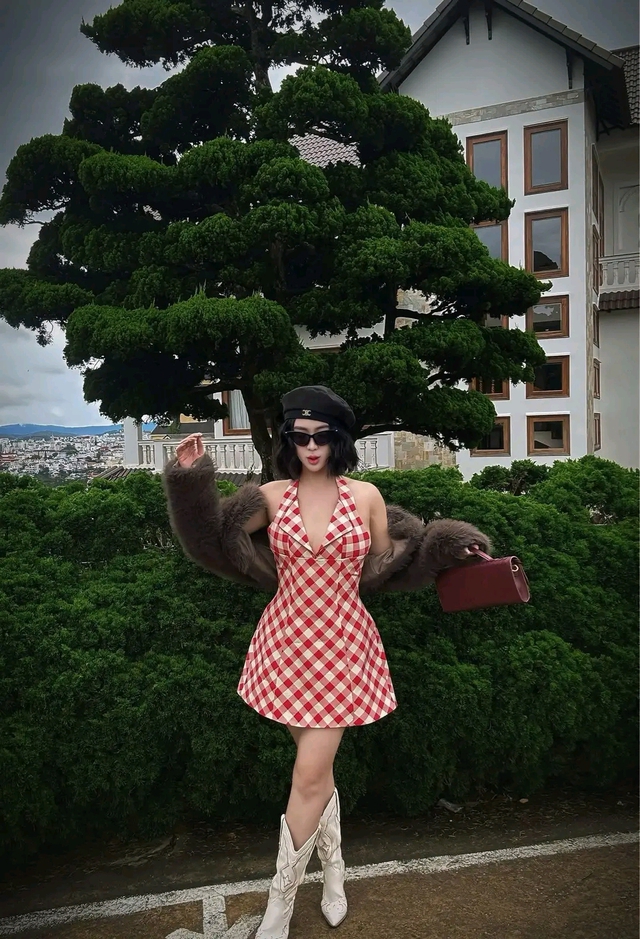 Diện trang phục ca rô đỏ, cá tính và thu hút- Ảnh 8.