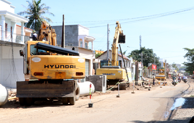 Thi c&ocirc;ng đường ven biển L&acirc;m Đồng &igrave; ạch, kh&oacute; về đ&iacute;ch trước Tết 2026- Ảnh 1.