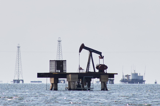 Mỹ x&uacute;c tiến kế hoạch kiểm so&aacute;t dầu mỏ Venezuela - Ảnh 1.