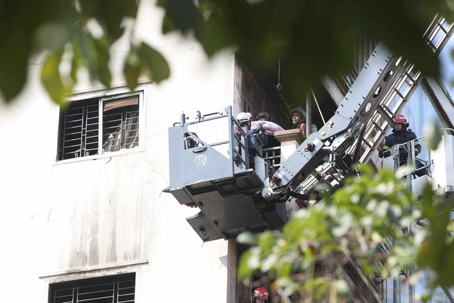 Vụ ch&aacute;y nh&agrave; d&acirc;n 7 tầng ở H&agrave; Nội: 2 nạn nh&acirc;n tử vong- Ảnh 1.