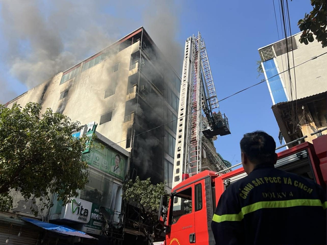 Vụ ch&aacute;y nh&agrave; d&acirc;n 7 tầng ở H&agrave; Nội: 2 nạn nh&acirc;n tử vong- Ảnh 2.
