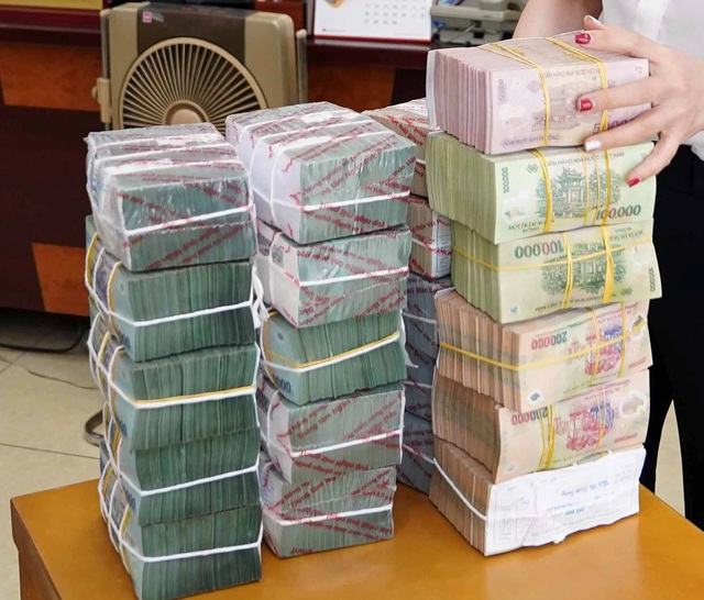 Đổi tiền mới c&oacute; thể bị phạt nặng- Ảnh 1.