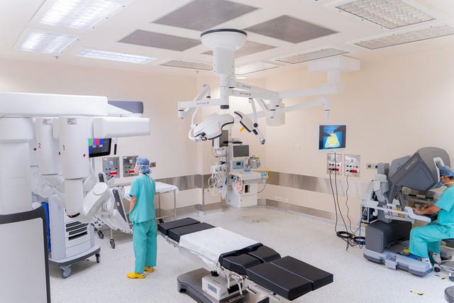 B&aacute;c sĩ Đặng Đ&igrave;nh Minh Thanh: Người đưa &lsquo;b&agrave;n tay robot&rsquo; chạm đến những ca mổ kh&oacute;  - Ảnh 4.