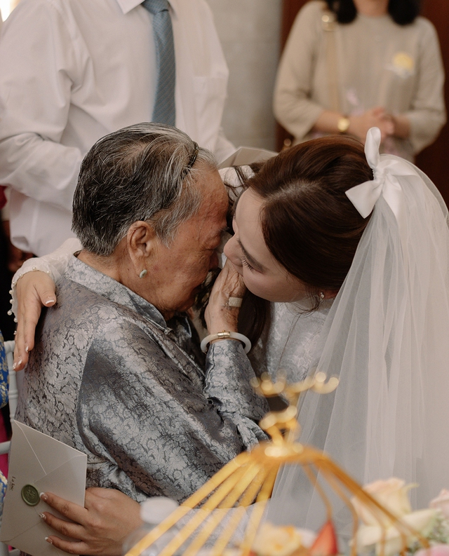 Lời gửi gắm của b&agrave; ngoại trong đ&aacute;m hỏi của ch&aacute;u - Ảnh 2.