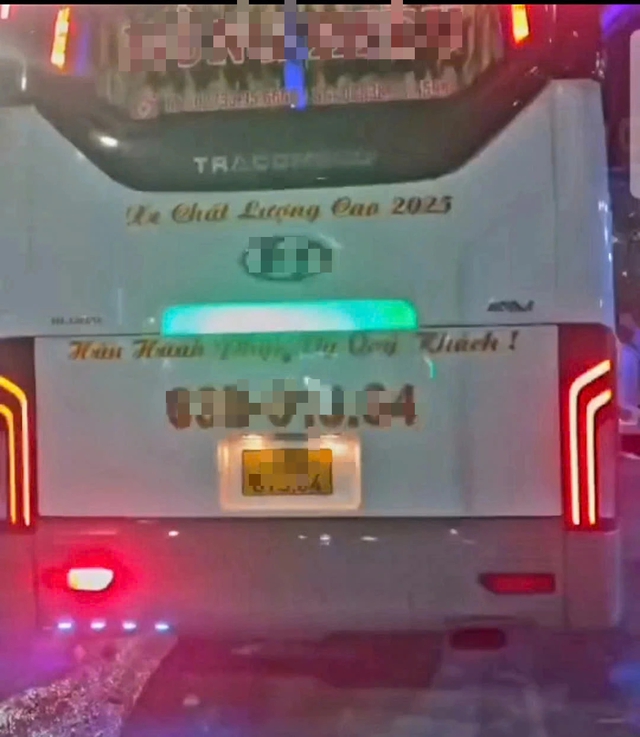 Hành khách hoảng loạn tài xế xe khách ở Đồng Tháp vẫn rượt đuổi xe tải - Ảnh 4.