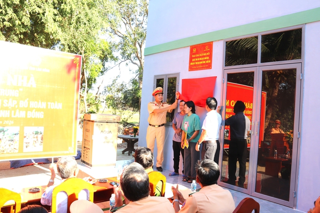 Lâm Đồng bàn giao căn nhà cuối cùng cho dân vùng lũ ven sông Cái - Ảnh 3. Lâm Đồng bàn giao căn nhà cuối cùng cho dân vùng lũ ven sông Cái - Ảnh 3.