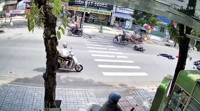 Nỗi lo mất an to&agrave;n giao th&ocirc;ng giao lộ Dương Thị Mười - T&acirc;n Thới Hiệp 21- Ảnh 1.