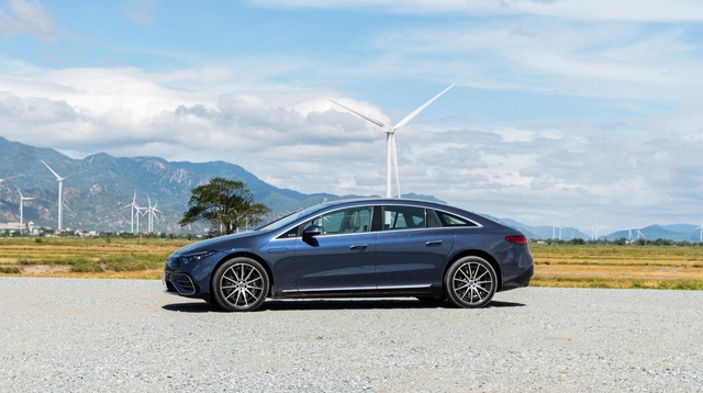 Sedan thuần điện đắt nhất của Mercedes tại Việt Nam bị khai tử? - Ảnh 1.