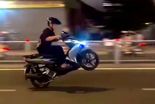 Khi những h&agrave;nh vi l&aacute;i xe nguy hiểm trở th&agrave;nh 'nội dung' để c&acirc;u view - Ảnh 1.