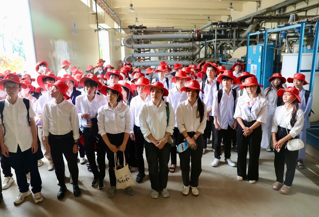 Gần 100 t&acirc;n thủ khoa tham quan c&ocirc;ng nghệ xử l&yacute; chất thải hiện đại tại VWS - Ảnh 6.