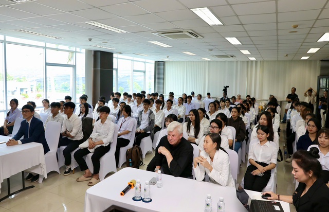 Gần 100 t&acirc;n thủ khoa tham quan c&ocirc;ng nghệ xử l&yacute; chất thải hiện đại tại VWS - Ảnh 1.