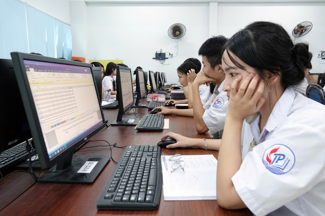 Xu hướng thi tuyển sinh đại học trên máy tính - Ảnh 2.