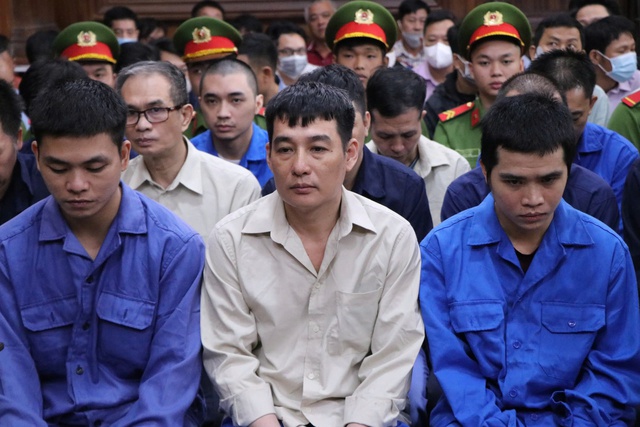 X&eacute;t xử 64 bị c&aacute;o đưa v&agrave; nhận hối lộ tại Trung t&acirc;m đăng kiểm 50-04V- Ảnh 1.