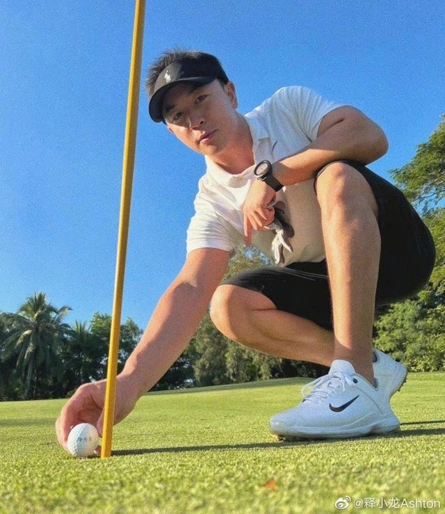 Th&iacute;ch Tiểu Long: Cuộc &lsquo;đ&agrave;o tho&aacute;t&rsquo; khỏi h&agrave;o quang tuổi 15 - Ảnh 4.