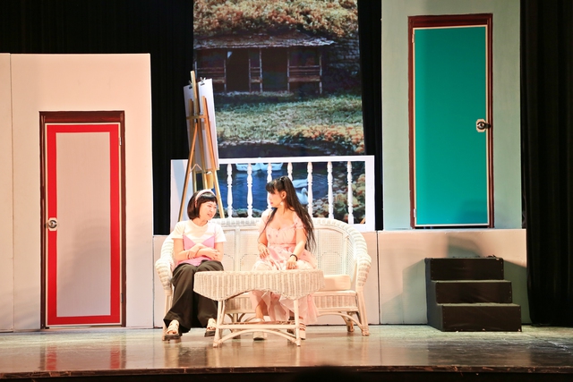 Nghệ sĩ Uy&ecirc;n Thảo sau khi sang Anh định cư - Ảnh 1.