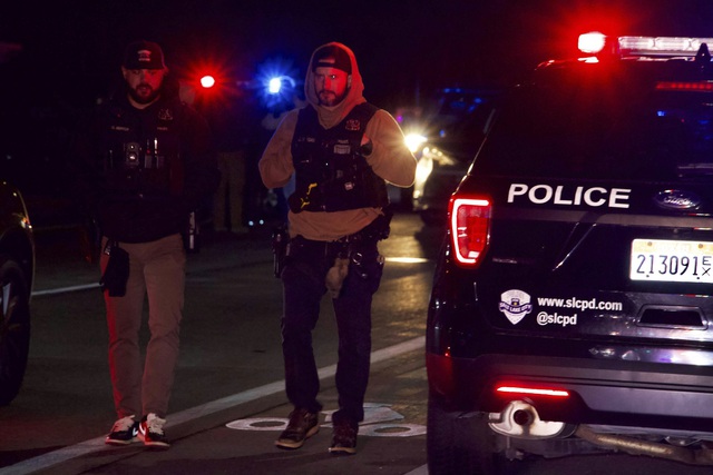 Xả s&uacute;ng b&ecirc;n ngo&agrave;i tang lễ tại nh&agrave; thờ ở Mỹ - Ảnh 1.