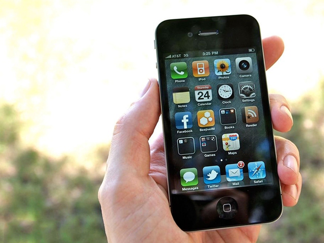 iPhone 4 quay lại thời ho&agrave;ng kim nhờ Gen Z v&agrave; tr&agrave;o lưu Y2K - Ảnh 1.