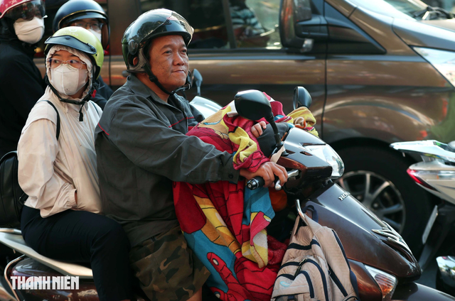 Người dân TP . HCM trải nghiệm khí hậu lạnh như Đà Lạt trong ngày Đáng nhớ - Ảnh 3. Người dân TP . HCM trải nghiệm khí hậu lạnh như Đà Lạt trong ngày Đáng nhớ - Ảnh 3.