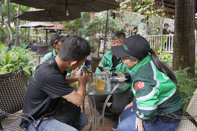 Nữ t&agrave;i xế Grab bền bỉ chạy xe v&igrave; ước mơ đến trường của em trai - Ảnh 2.