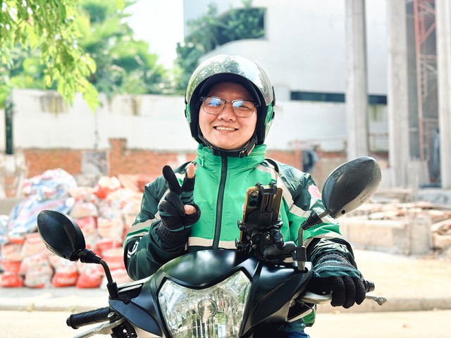 Nữ t&agrave;i xế Grab bền bỉ chạy xe v&igrave; ước mơ đến trường của em trai - Ảnh 3.