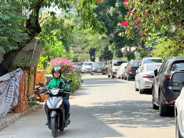 Nữ t&agrave;i xế Grab bền bỉ chạy xe v&igrave; ước mơ đến trường của em trai - Ảnh 4.