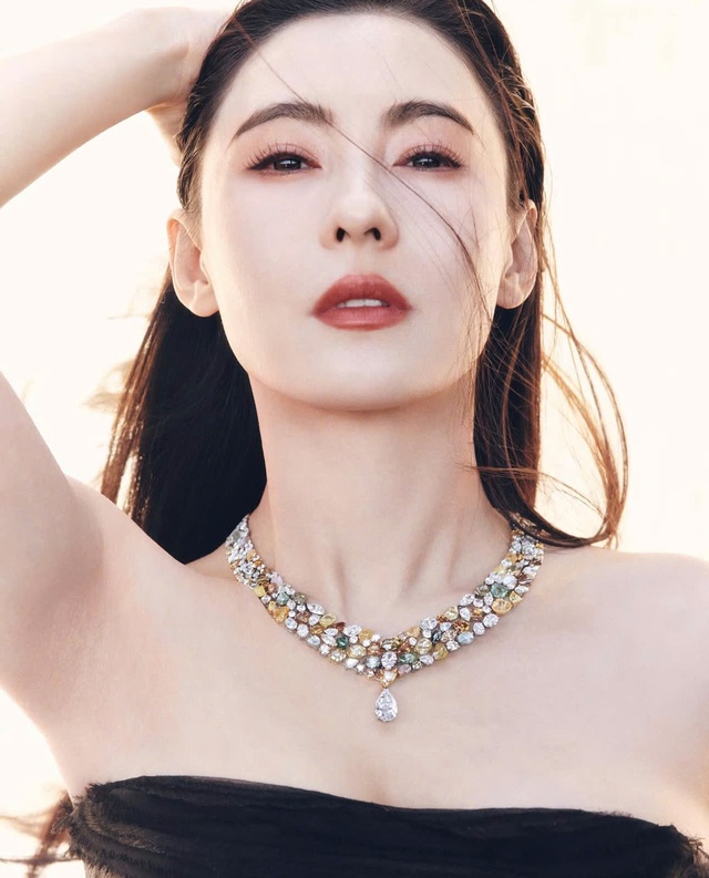 Trương B&aacute; Chi g&acirc;y thất vọng khi để lộ kh&ocirc;ng gian sống bừa bộn - Ảnh 3.