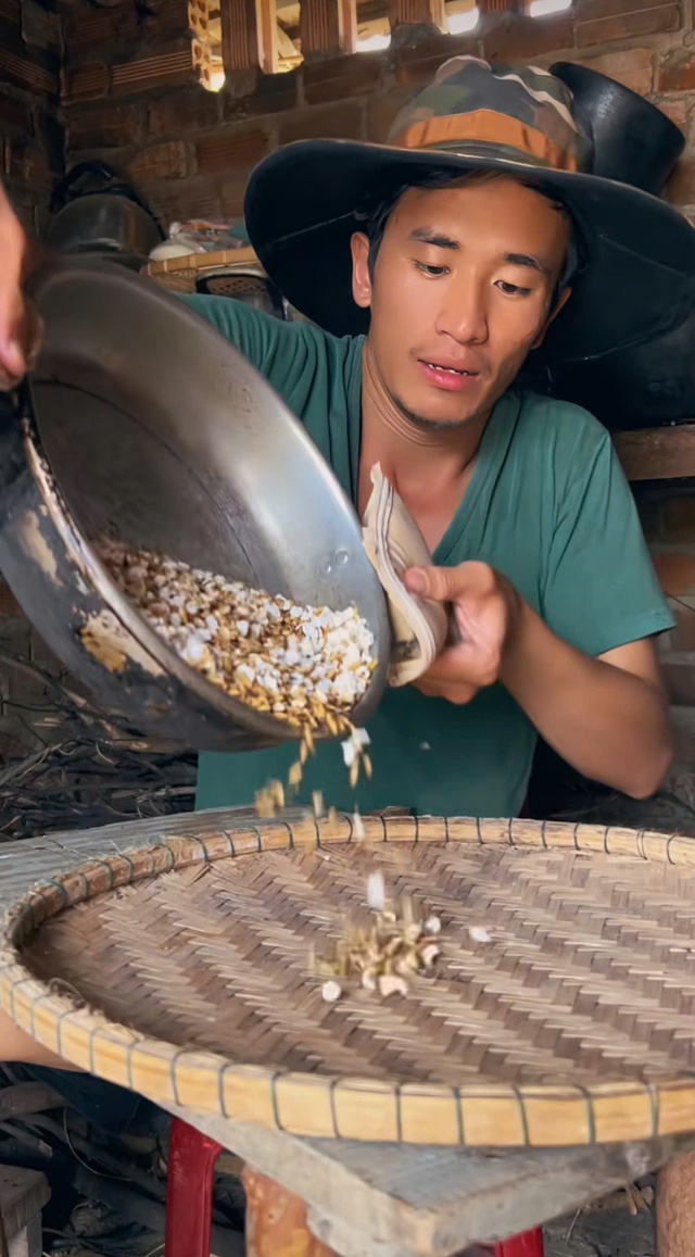 Ch&agrave;ng trai 9X t&aacute;i hiện c&aacute;c m&oacute;n ăn thời xưa- Ảnh 2.