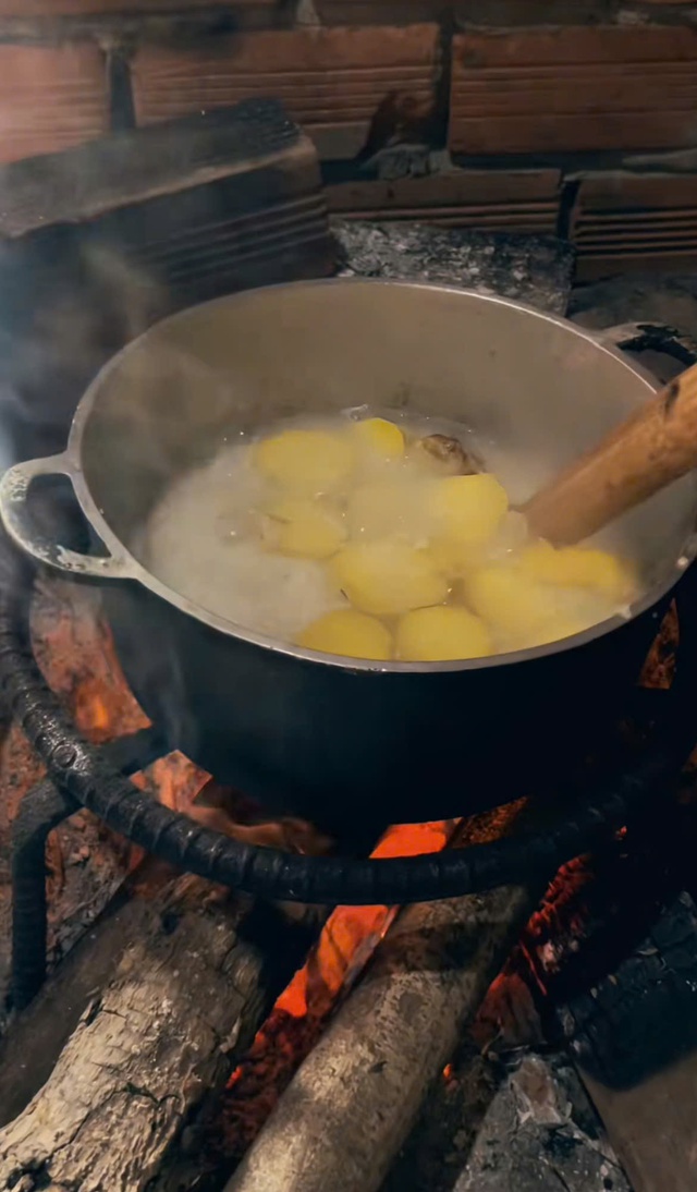 Ch&agrave;ng trai 9X t&aacute;i hiện c&aacute;c m&oacute;n ăn thời xưa- Ảnh 5.