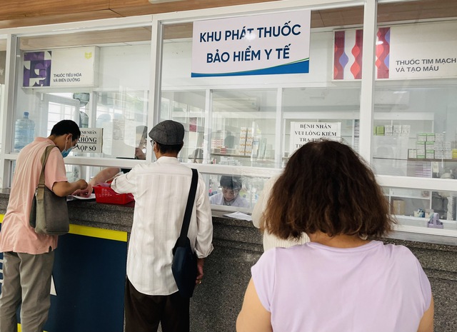 TP.HCM giải thể 25 trung tâm y tế, người dân chuyển bảo hiểm y tế đi đâu?- Ảnh 1. TP.HCM giải thể 25 trung tâm y tế, người dân chuyển bảo hiểm y tế đi đâu?- Ảnh 1.