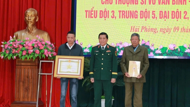 Truy tặng danh hiệu Anh h&ugrave;ng LLVT nh&acirc;n d&acirc;n cho thượng sĩ Vũ Văn B&igrave;nh- Ảnh 1.