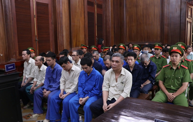 Viện KSND TP.HCM đề nghị mức &aacute;n 64 bị c&aacute;o đưa, nhận hối lộ- Ảnh 3.