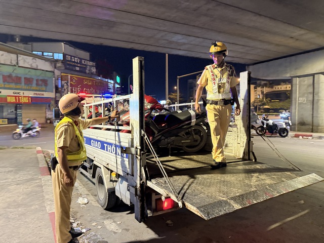 Những lỗi vi phạm bị CSGT tịch thu xe máy người dân cần biết - Ảnh 3.