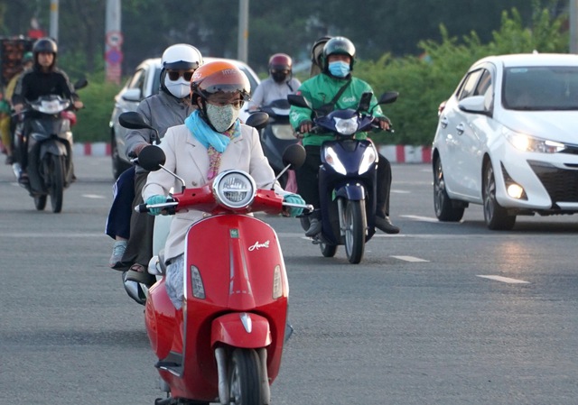 Đợt không khí lạnh mới lại về, ảnh hưởng thế nào đến thời tiết TP.HCM? - Ảnh 1.