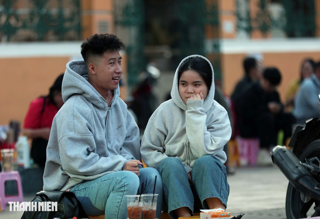 Người dân TP . HCM trải nghiệm khí hậu lạnh như Đà Lạt trong ngày Đáng nhớ - Ảnh 2. Người dân TP . HCM trải nghiệm khí hậu lạnh như Đà Lạt trong ngày Đáng nhớ - Ảnh 2.