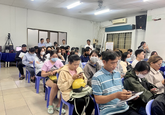 Gần 60 % lao động Mất hơn 1 năm t&igrave;m việc l&agrave;m mới - Ảnh 1.