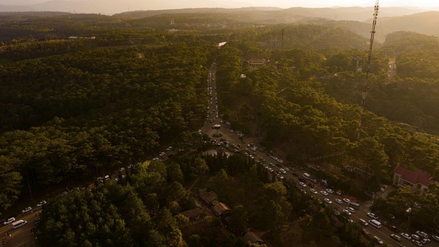 Đấu gi&aacute; 40 l&ocirc; đất trung t&acirc;m Măng Đen, thu gần 270 tỉ đồng - Ảnh 1.