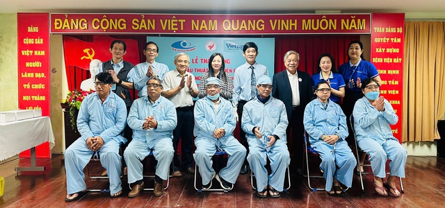 Mổ mắt miễn ph&iacute;, trao lại &aacute;nh s&aacute;ng cho bệnh nh&acirc;n ngh&egrave;o  - Ảnh 1.