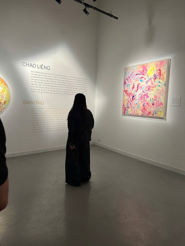 D&agrave;n người đẹp thập ni&ecirc;n 2000 hội ngộ tại triển l&atilde;m của họa sĩ L&ecirc; Minh Khoa- Ảnh 3.