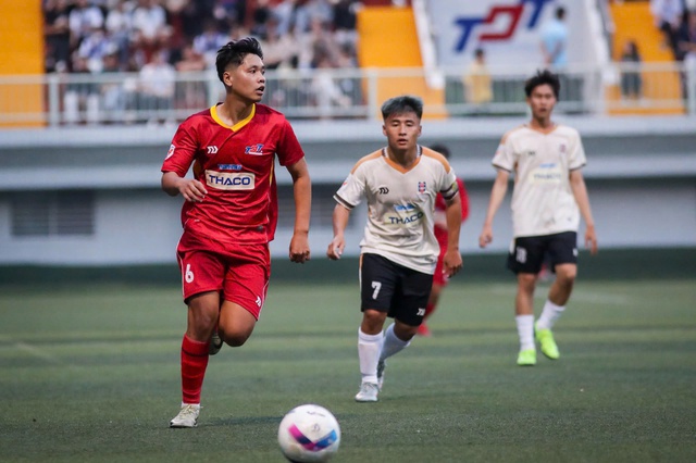 Chủ nh&agrave; thể hiện sức mạnh ng&agrave;y ra qu&acirc;n- Ảnh 1.