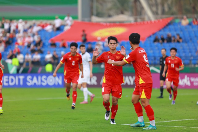 U.23 Việt Nam 1-0 U.23 Kyrgyzstan, VCK ch&acirc;u &Aacute; 2026: Khuất Văn Khang s&uacute;t 11 m ch&iacute;nh x&aacute;c - Ảnh 4.
