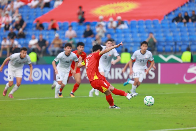 U.23 Việt Nam 1-0 U.23 Kyrgyzstan, VCK ch&acirc;u &Aacute; 2026: Khuất Văn Khang s&uacute;t 11 m ch&iacute;nh x&aacute;c - Ảnh 2.