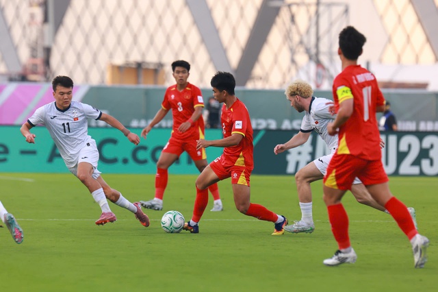 U.23 Việt Nam 1-1 U.23 Kyrgyzstan, VCK ch&acirc;u &Aacute; 2026: Sai s&oacute;t từ 1 đường chuyền - Ảnh 1.