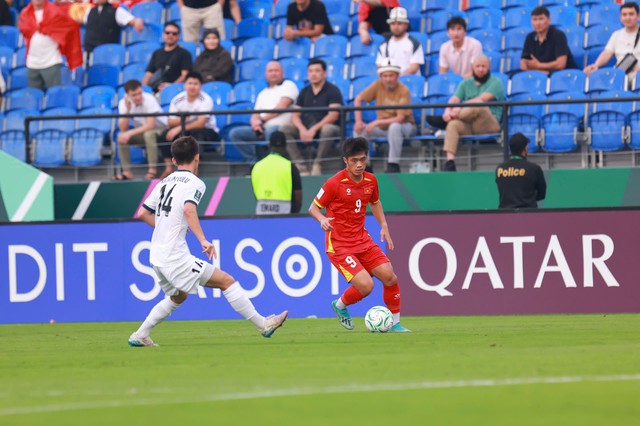 U.23 Việt Nam 1-1 U.23 Kyrgyzstan, VCK ch&acirc;u &Aacute; 2026: Sai s&oacute;t từ 1 đường chuyền - Ảnh 1.