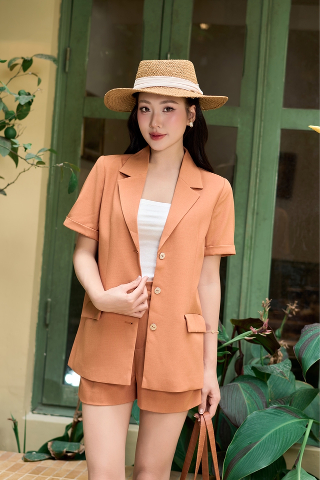 Áo blazer tôn lên nét kiêu kỳ ngày thu - Ảnh 2.