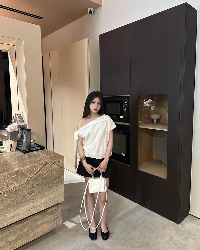 Ch&acirc;n v&aacute;y đen đơn giản nhưng tạo n&eacute;t ph&aacute; c&aacute;ch - Ảnh 4.
