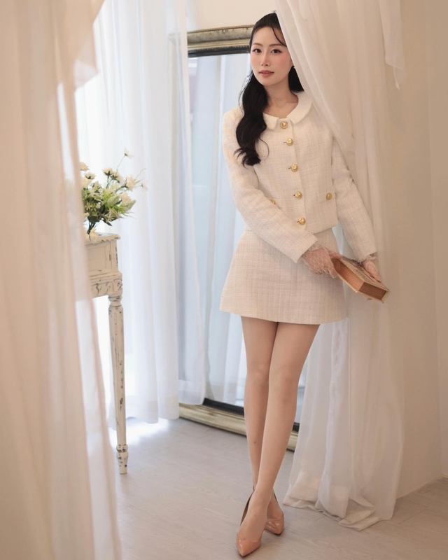 Những kiểu áo đính khuy đơn giản nhưng có sức hút lớn - Ảnh 7.