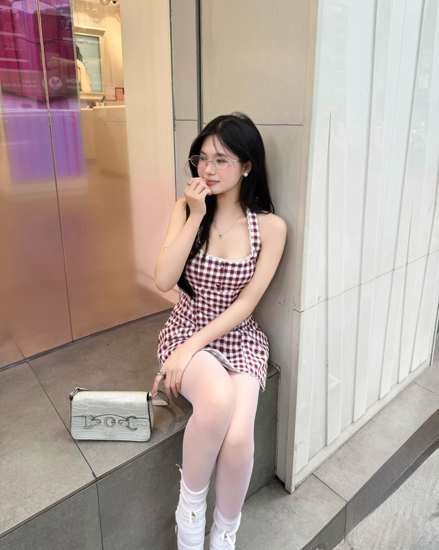 Chọn đúng dáng kính mắt, diện đồ đơn giản cũng hóa thời thượng - Ảnh 7.
